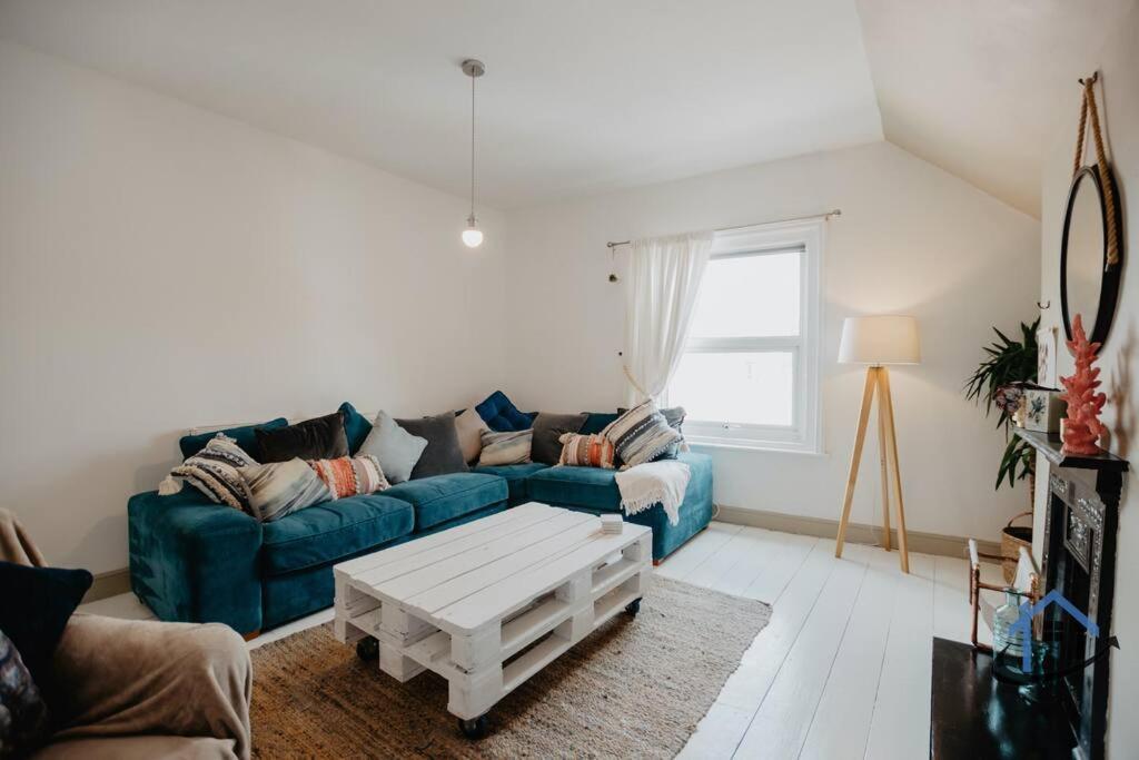 Indigo Snug - Gorgeous 2 Bed Flat In The Heart Of *
