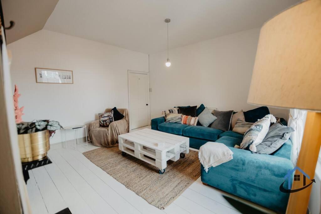 Indigo Snug - Gorgeous 2 Bed Flat In The Heart Of *